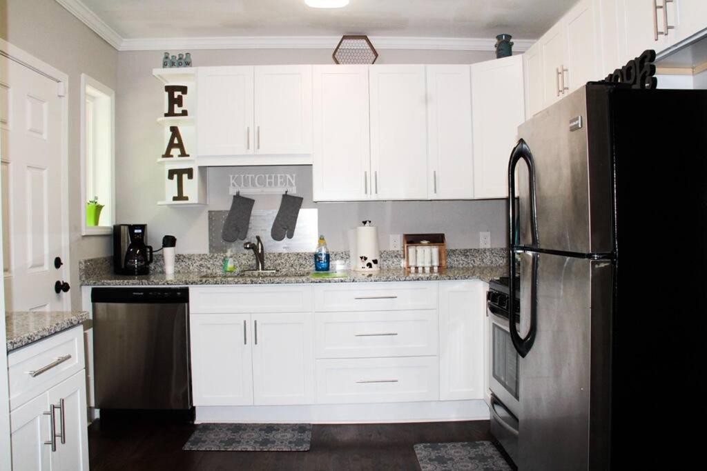 Vakantiehuis Downtown Getaway With Car Option!